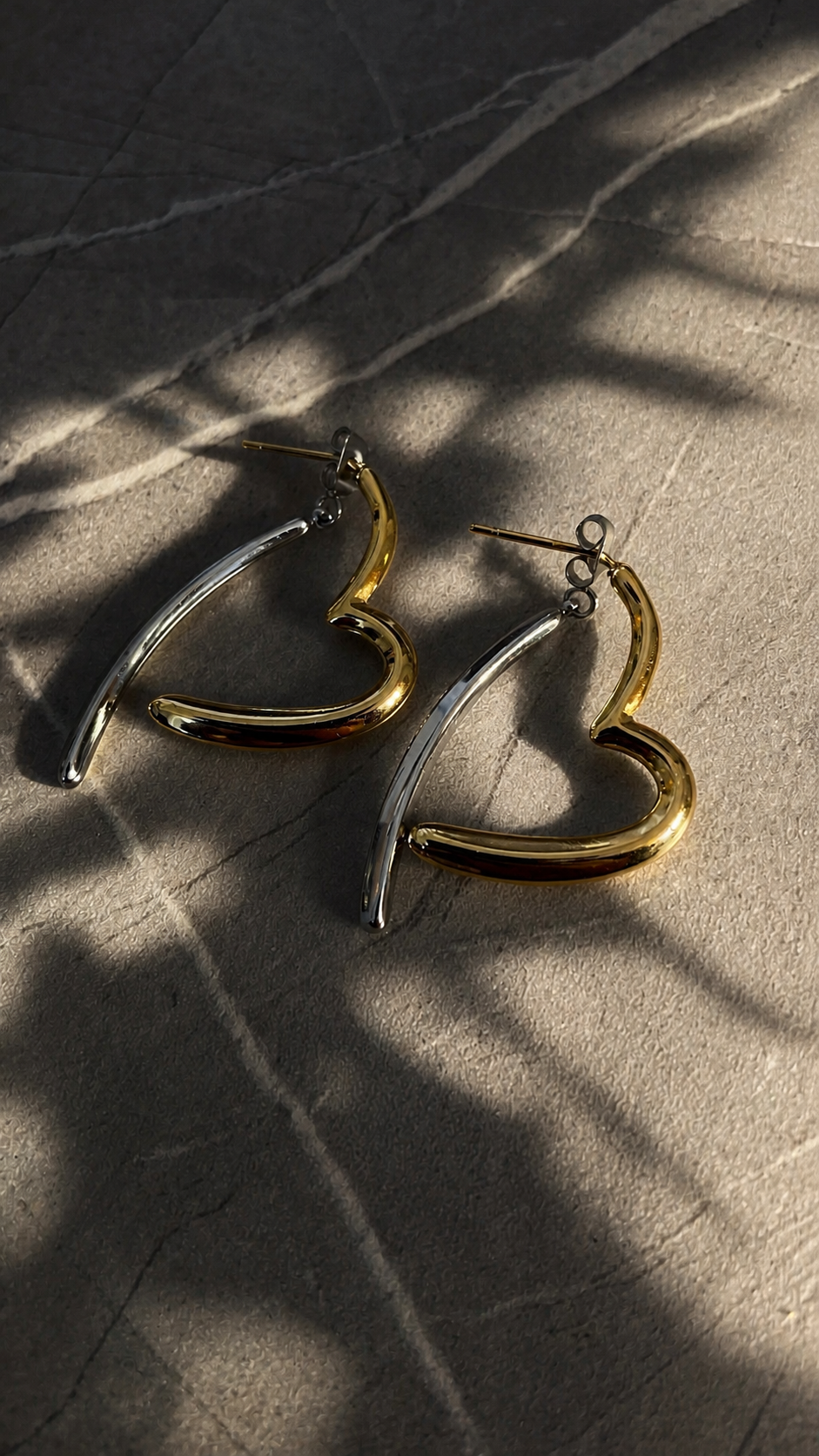 Horizon heart earrings